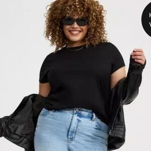 Black Crew Neck Fits A Large Easy Tee